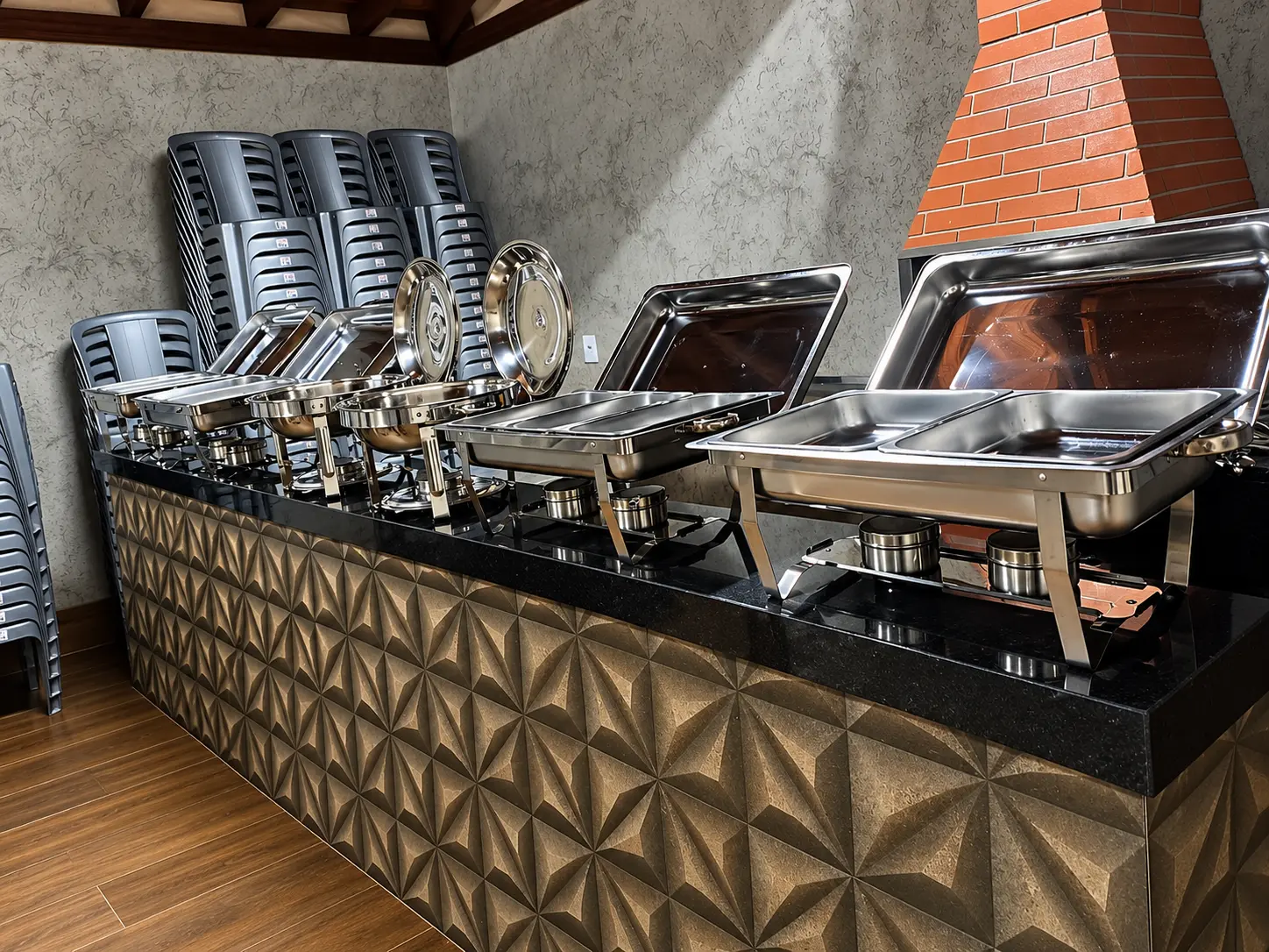 Buffet de catering com réchauds em aço inox
